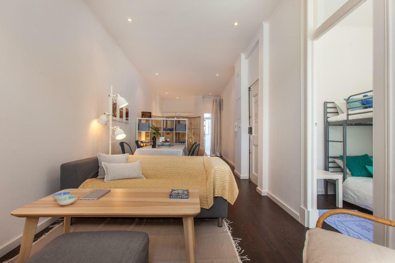 Typical Light Filled Graça Apartment, By Timecooler * Lisboa